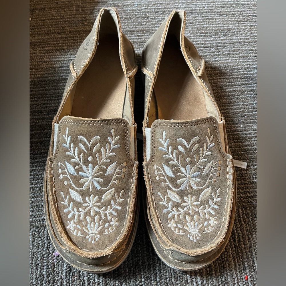 COPY - Ariat Ladies Cruiser Brown Bomber Embroidered Moc Toe
STYLE #AR0034098